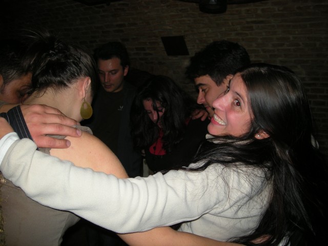 Festa de aniversário de uma Romena, no meio de um monte de Romenos, na Romênia. São as pessoas que fazem a viagem!